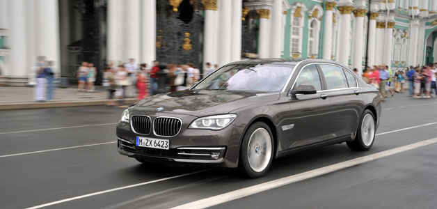الفئة السابعة من BMW تجمع ما بين الراحة والفخامة الأداء 